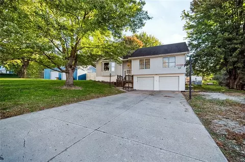 Exterior - 1402 N 15th St, Atchison, KS 66002 photo 6 of 28