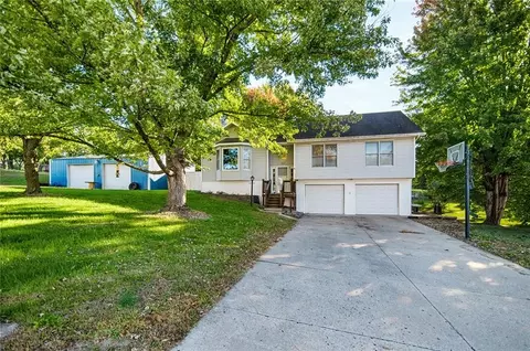 Exterior - 1402 N 15th St, Atchison, KS 66002 photo 27 of 28
