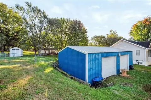Exterior - 1402 N 15th St, Atchison, KS 66002 photo 11 of 28