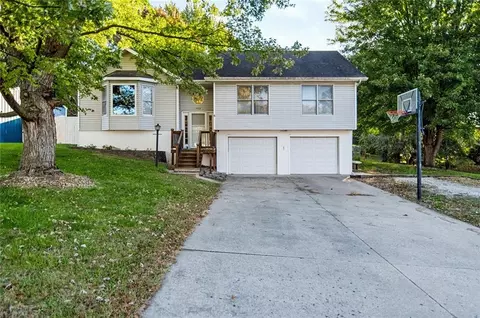 Exterior - 1402 N 15th St, Atchison, KS 66002 photo 7 of 28