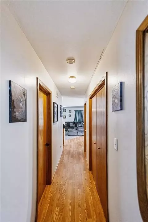 Entry Way - 1402 N 15th St, Atchison, KS 66002 photo 4 of 6