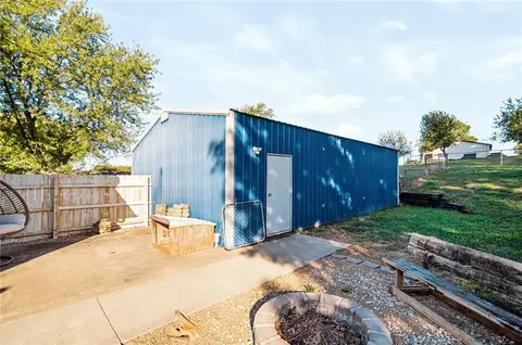 Exterior - 1402 N 15th St, Atchison, KS 66002 photo 19 of 28