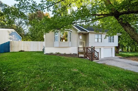 Exterior - 1402 N 15th St, Atchison, KS 66002 photo 3 of 28