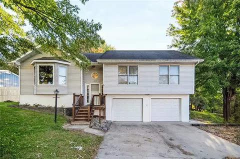 Exterior - 1402 N 15th St, Atchison, KS 66002 photo 2 of 28