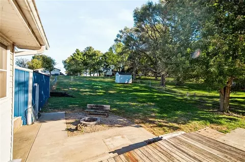 Exterior - 1402 N 15th St, Atchison, KS 66002 photo 18 of 28