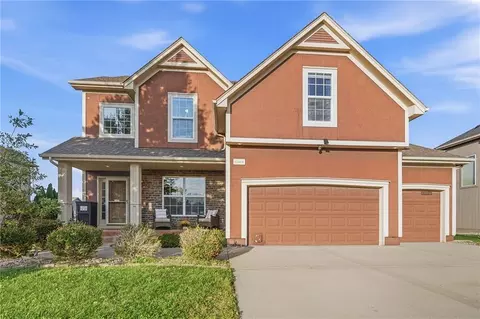 12606 S Laci Cir, Lake Lotawana, MO 64086