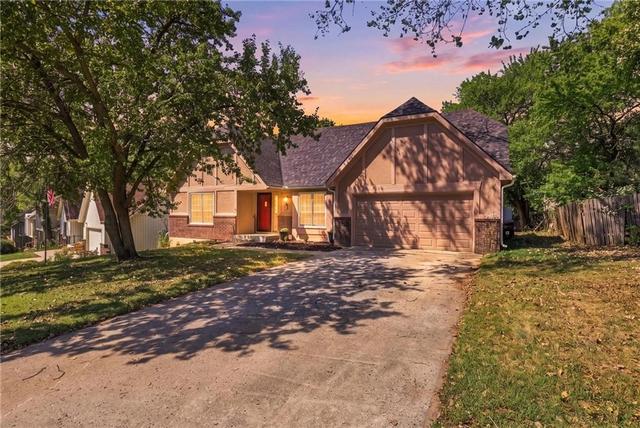 11800 W 99th Ter, Overland Park, KS 66214