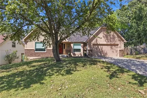 11800 W 99th Ter, Overland Park, KS 66214