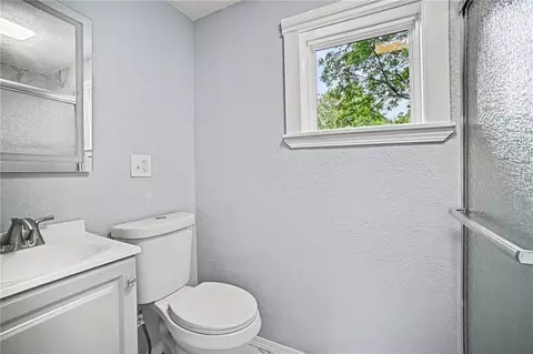 Bath - 807 E Gudgell St, Independence, MO 64055 photo 2 of 3
