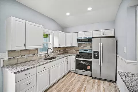 Kitchen - 807 E Gudgell St, Independence, MO 64055 photo 2 of 2