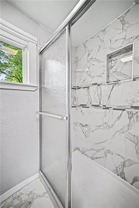 Bath - 807 E Gudgell St, Independence, MO 64055 photo 3 of 3