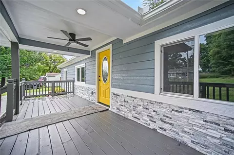 Exterior - 807 E Gudgell St, Independence, MO 64055 photo 2 of 3