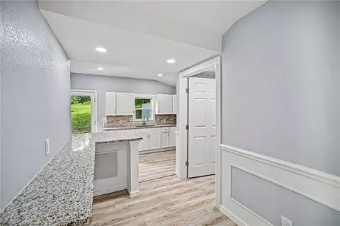 Entry Way - 807 E Gudgell St, Independence, MO 64055 photo 2 of 2