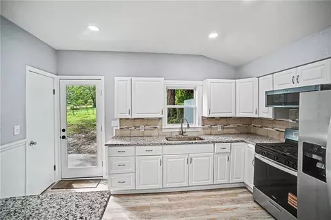 Kitchen - 807 E Gudgell St, Independence, MO 64055 photo 1 of 2