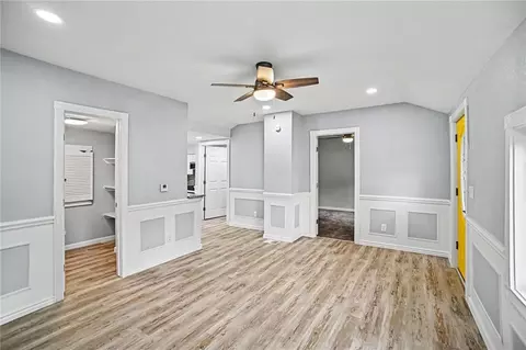Entry Way - 807 E Gudgell St, Independence, MO 64055 photo 1 of 2