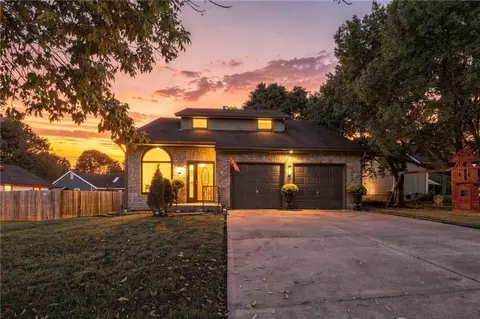 205 NW 101st St, Kansas City, MO 64155