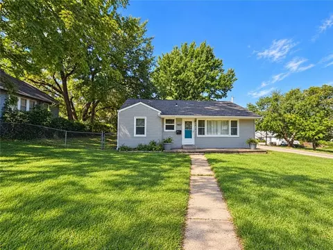 1422 N Spring St, Independence, MO 64050
