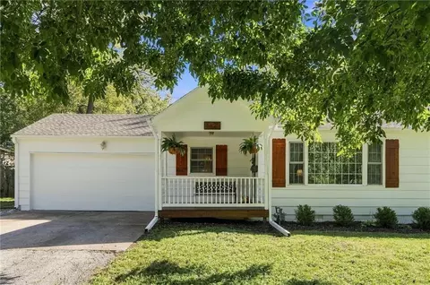 8621 Floyd St, Overland Park, KS 66212