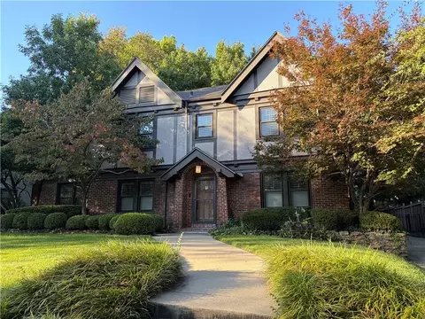 6106 Summit St, Kansas City, MO 64113