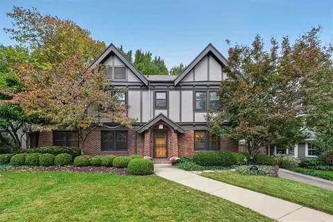 6106 Summit St, Kansas City, MO 64113
