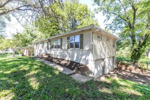 6730 NE Ridgeway Ave, Kansas City, MO 64119