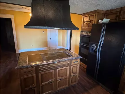 Kitchen - 14361 Zane Ave, Kidder, MO 64649 photo 4 of 6
