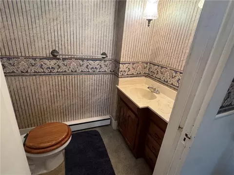 Bath - 14361 Zane Ave, Kidder, MO 64649 photo 5 of 6