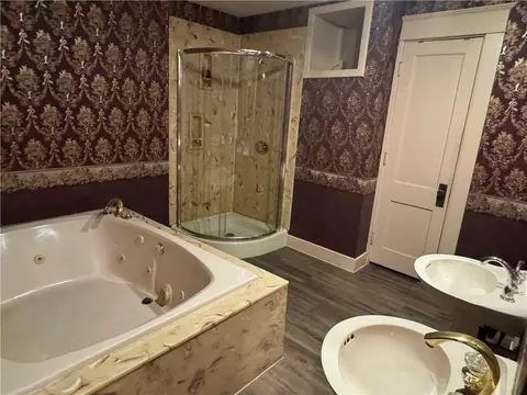 Bath - 14361 Zane Ave, Kidder, MO 64649 photo 3 of 6