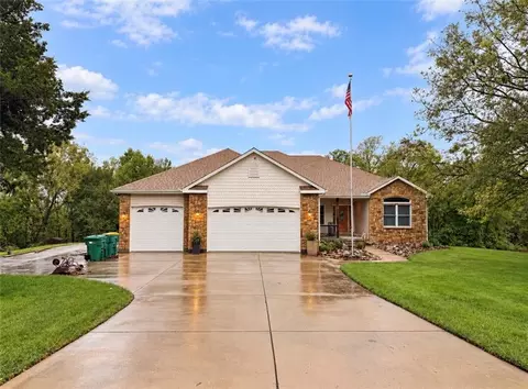 326 S Blue Grass Dr, Bonner Springs, KS 66012