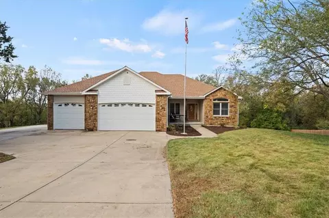 326 S Blue Grass Dr, Bonner Springs, KS 66012