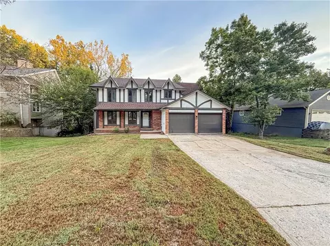 5510 NW Verlin Dr, Parkville, MO 64152