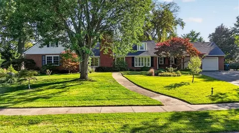 1201 W 60th Ter, Kansas City, MO 64113