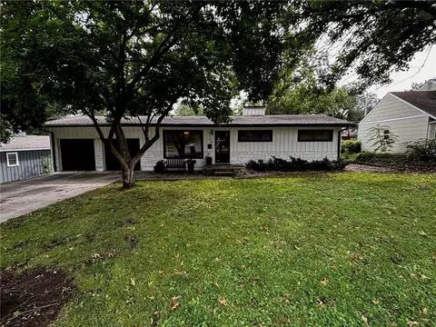 7141 Belinder Ave, Prairie Village, KS 66208
