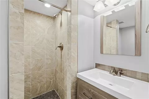 Bath - 16317 E 34th St, Independence, MO 64055 photo 2 of 2