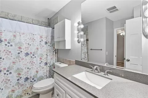 Bath - 16317 E 34th St, Independence, MO 64055 photo 1 of 2