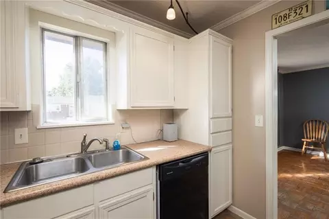 Kitchen - 16904 E 35th Ter, Independence, MO 64055 photo 2 of 2