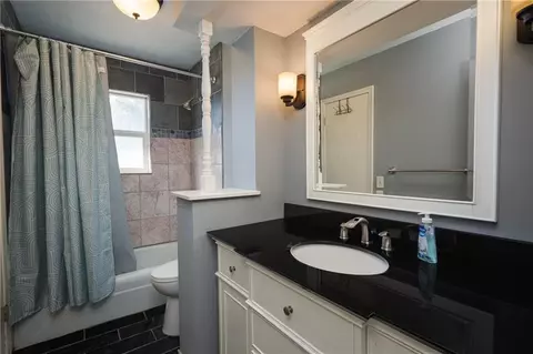 Bath - 16904 E 35th Ter, Independence, MO 64055 photo 2 of 3