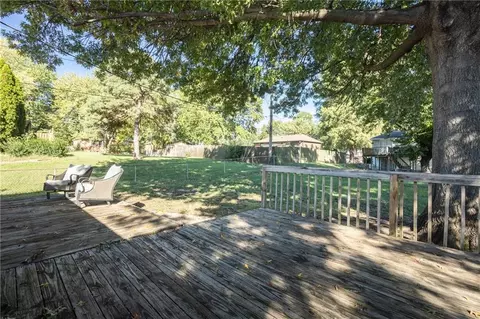 Exterior - 16904 E 35th Ter, Independence, MO 64055 photo 5 of 6