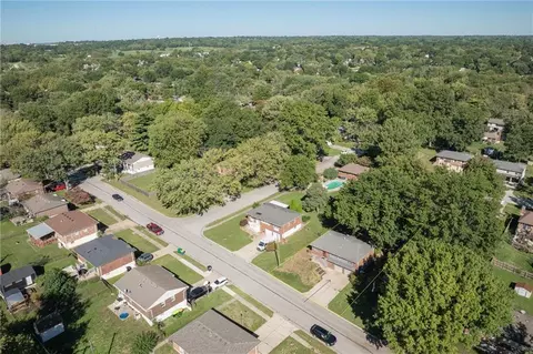 View/Area - 16904 E 35th Ter, Independence, MO 64055 photo 2 of 4