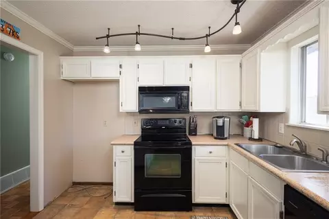 Kitchen - 16904 E 35th Ter, Independence, MO 64055 photo 1 of 2