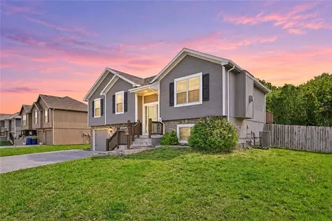 19205 Switchgrass Dr, Smithville, MO 64089