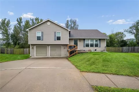 8416 N Winfield Ave, Kansas City, MO 64153