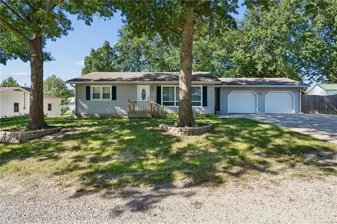 412 S Cedar St, Gallatin, MO 64640