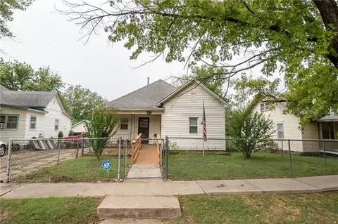 213 S Burns St, Independence, KS 67301