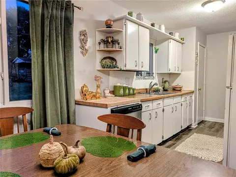 Kitchen - 225 E Clearview Dr, Columbia, MO 65202 photo 2 of 3