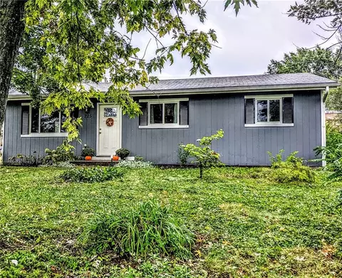 Exterior - 225 E Clearview Dr, Columbia, MO 65202 photo 3 of 6