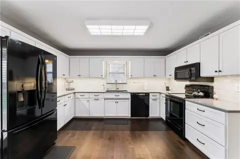Kitchen - 809 NE Aaron Dr, Lees Summit, MO 64086 photo 5 of 5