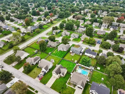 View/Area - 809 NE Aaron Dr, Lees Summit, MO 64086 photo 6 of 8