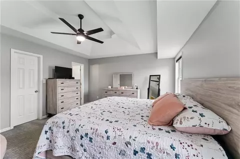 Bedroom - 809 NE Aaron Dr, Lees Summit, MO 64086 photo 3 of 10