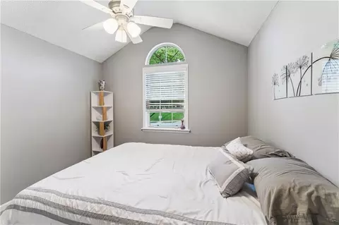 Bedroom - 809 NE Aaron Dr, Lees Summit, MO 64086 photo 7 of 10